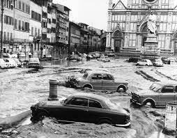 Alluvione Firenze: Angeli del fango, cronologia degli avvenimenti, aneddoti