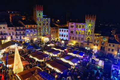 Arezzo a Natale: la casa di Babbo Natale, il villaggio tirolese, Lego e Big Lights Show