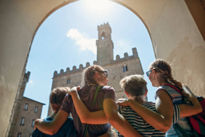 Firenze autentica: cosa fare lontano dal turismo di massa
tour tra botteghe storiche e artigiani fiorentini
degustazioni e cantine vicino Firenze
percorsi panoramici e tramonti sull’Arno
Firenze vista dall’alto: terrazze, colline e punti panoramici
esperienze fotografiche a Firenze
gite in vespa o bici nei dintorni di Firenze
mercati locali e cibo toscano da provare nel weekend
eventi e festival enogastronomici a Firenze
itinerari d’autore per scoprire la Firenze segreta
Vuoi che ti organizzi ora queste 50 keyword in una content map SEO (titolo consigliato, meta description, intento di ricerca e cluster tematico)?
Sarebbe perfetta per creare il piano editoriale mensile di chebellafirenze.it, con contenuti coerenti, narrativi e ottimizzati per la ricerca organica.