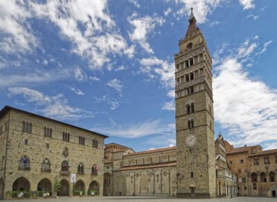 Pistoia Capitale del Libro Toscana 2026
eventi letterari Pistoia 2026
cosa vedere a Pistoia con i bambini
librerie storiche di Pistoia
itinerari letterari in Toscana
Pistoia città dei lettori
Toscana per chi ama leggere
weekend a Pistoia tra libri e arte
viaggi culturali in Toscana
turismo letterario in Italia