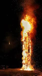 Natalecci di Gallicano
Natalecci della Valle del Serchio
tradizioni natalizie in Toscana
fuochi di Natale Lucca
Natale in Garfagnana
cosa vedere a Gallicano a Natale
rituali del fuoco Toscana
Natale tradizioni popolari italiane